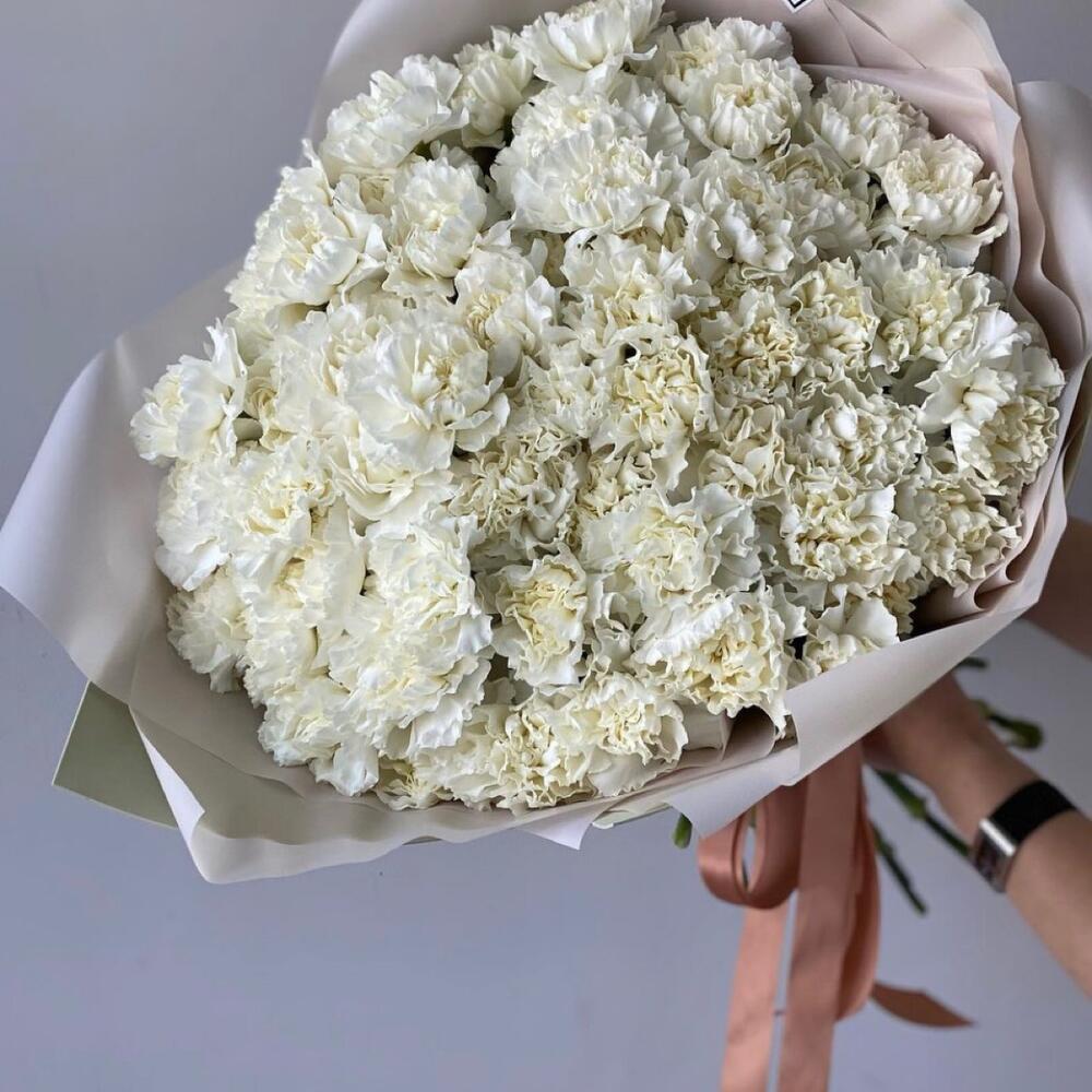 Белые гвоздики 55 шт