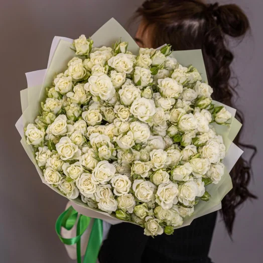 Купить Белые Кустовые розы 19 шт