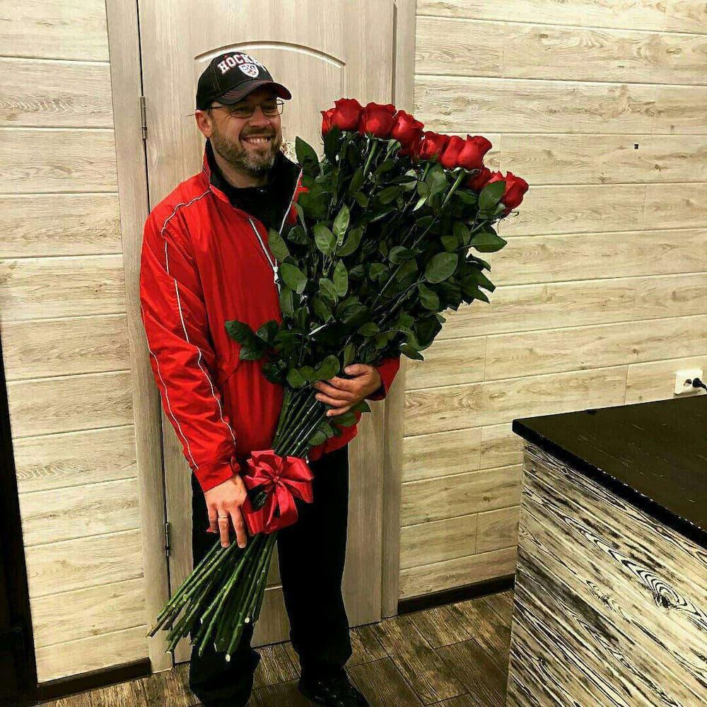 Букет из 35 высоких роз (130 см)