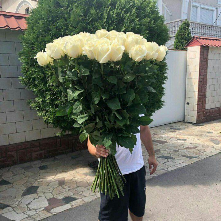 Букет из 51 высокой белой розы (110 см)