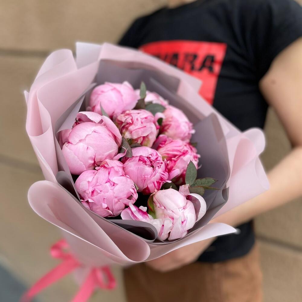 Букет из 9 розовых пионов