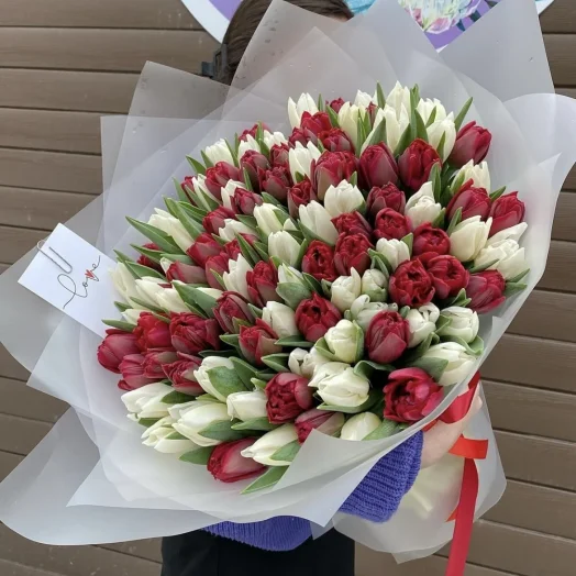 Купить Букет из красных и белых тюльпанов (микс)