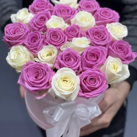 Розовые Розы микс в коробке