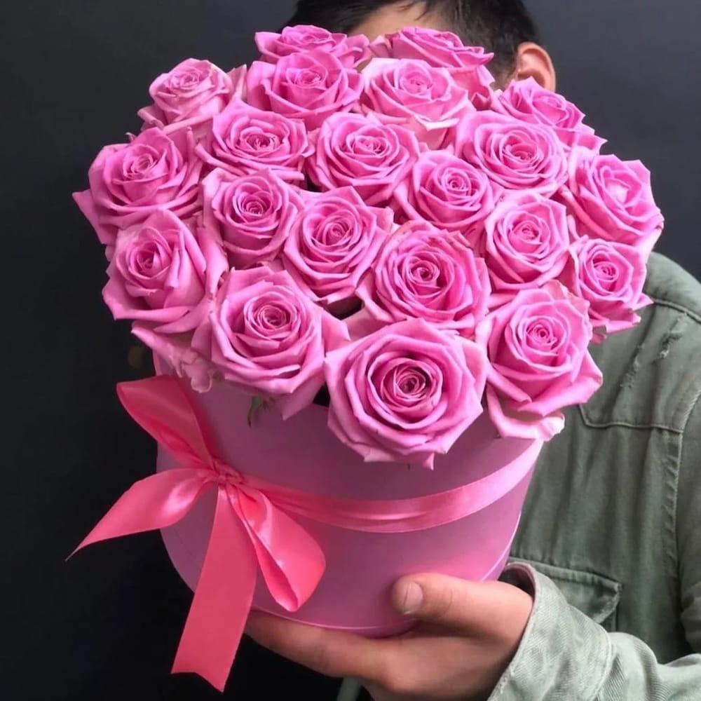 Розовые Розы в коробке
