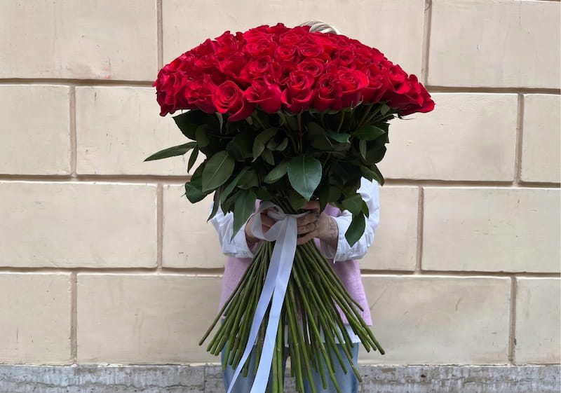 101 эквадорская красная роза