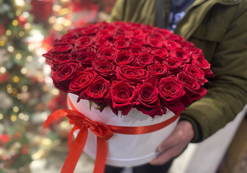 Автономная система питания цветов Флористическая губка в коробке с розами
